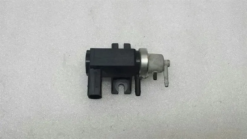Audi A4 (B9) 2015-... Audi A4 8K Vacuum Pump 1J0906627B Pressure Converter Vacuum Valve
