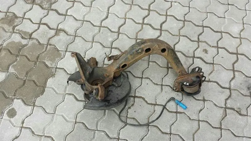 BMW Z4 E85 E86 Right Rear Hub 6774776 Wheel Bearing Housing Rear Right