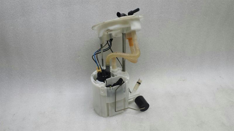 BMW 3 (E90 / E91 / E92 / E93) BMW 3 Series F30 Fuel Pump Electric 7243972 Fuel Pump Body type: Saloon
Fuel: Diesel