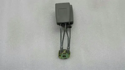 Boucle de ceinture arrière pour Audi S8 D2 4D0857739H