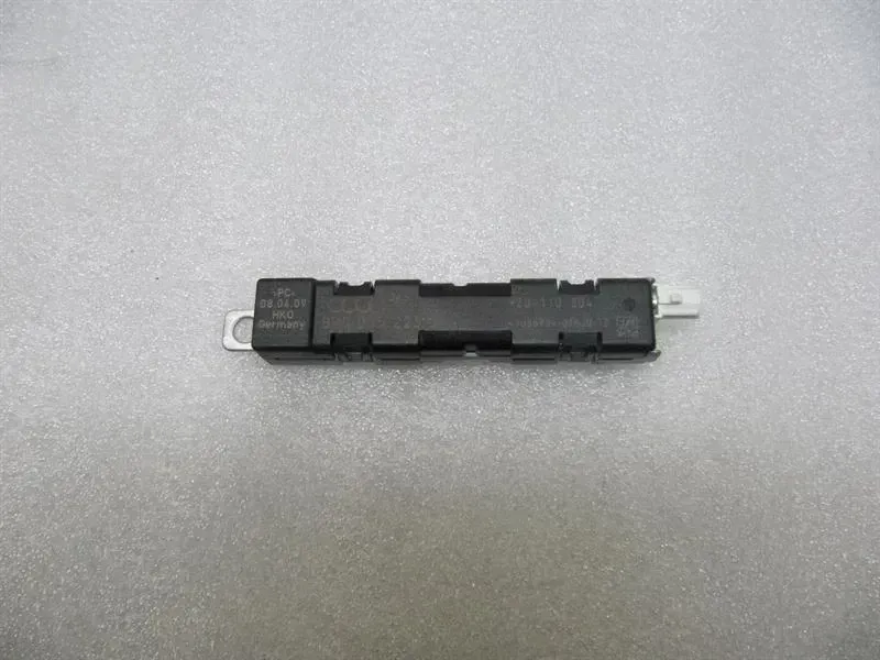 Audi Q5 (8R) Audi Q5 8R Antena booster 8R0035225J antenna amplifier Body type: SUV
Fuel: Diesel