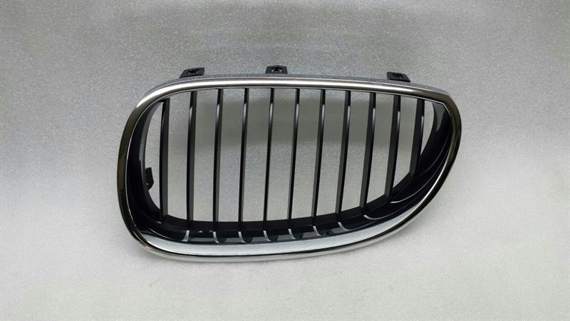 BMW 5 (E60 / E61) BMW 5 SERIES E60 E61 FRONT GRILLE LEFT 51137027061 RADIATOR GRILLE LEFT Body type: Unknown
Fuel: Diesel