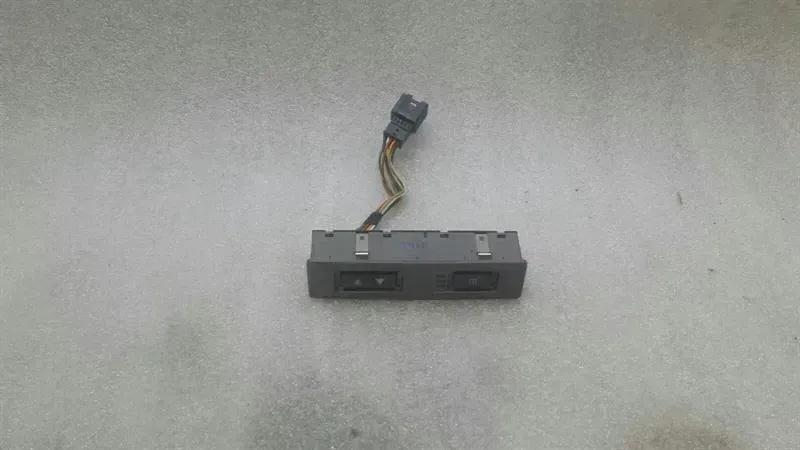 BMW 7 (E65 / E66 / E67 / E68) BMW 7 Series E65 E66 Seat Heater Switch 6918427 Seat Switch Body type: Saloon
Fuel: Diesel