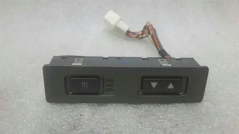 BMW 7 (E65 / E66 / E67 / E68) BMW 7 Series E65 Seat Heater Switch 6918428 Seat Switch Body type: Saloon
Fuel: Diesel
