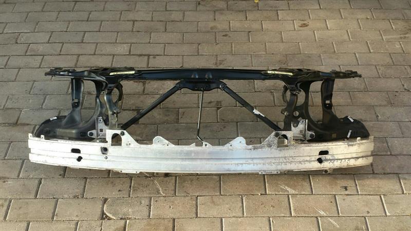 BMW 7 (E65 / E66 / E67 / E68) BMW 7 series E65 E66 lock carrier front mask 7022966 front end clip Body type: Saloon
Fuel: Diesel
