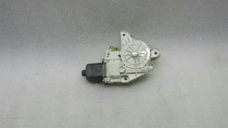 Mercedes-Benz A (W169) Mercedes ML W164 RRH Door Window Motor A2518200208 Window Regulator Motor Body type: SUV
Fuel: Diesel
