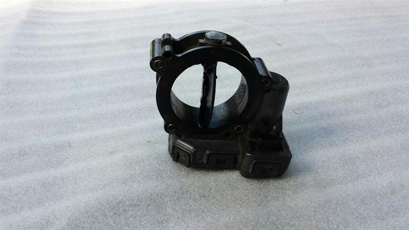 Mercedes-Benz C (W204) Throttle body 2010 MERCEDES E CLASS THROTTLE BODY A6510900170...