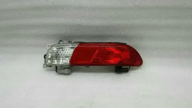 BMW 6 (E63 / E64) BMW 6 series E64 E63 tail light right 7165818 tail light taillight right Body type: Coupe
Fuel: Petrol