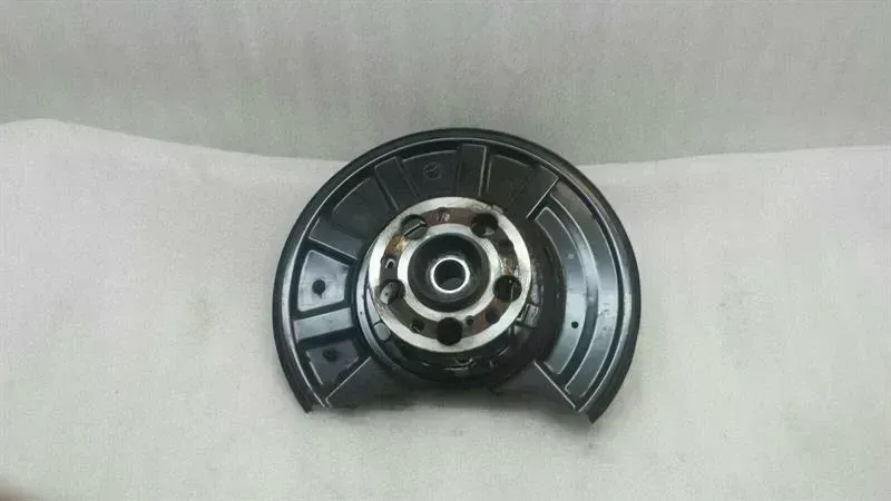Mercedes-Benz C (W204) Right Rear Hub Mercedes E63 AMG W212 Right Rear Hub A204350084...