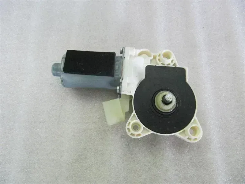 Mercedes-Benz A (W169) Mercedes CL W216 Right Window Motor A2168200142 Window Regulator Motor Right Body type: Coupe
Fuel: Petrol