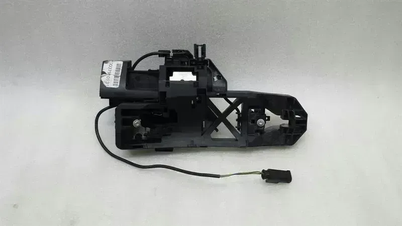 Mercedes-Benz A (W169) W216 Mercedes CL door handle bearing bracket A2167601934 door handle bracket A2167602540 Body type: Coupe
Fuel: Petrol