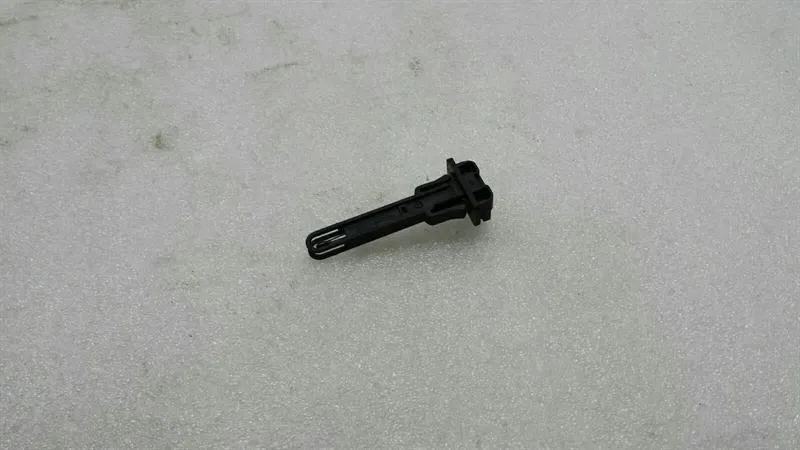Mercedes A Class W176 Temperature Sensor A1718300272 Temperature Sensor