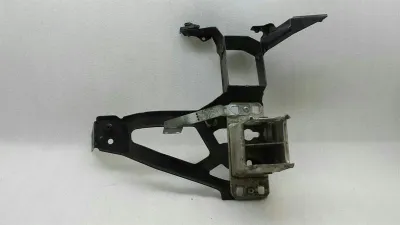 BMW 5 Series E60 M5 front RHS bumper bracket bumper holder front right