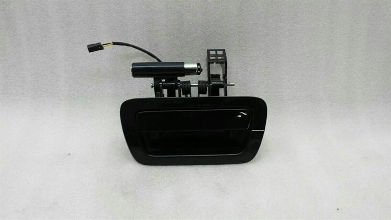 Jeep Cherokee (KL) Jeep Cherokee boat lid door handle 1NC38AXRAE tailgate door handle keyless go Body type: SUV
Fuel: Petrol