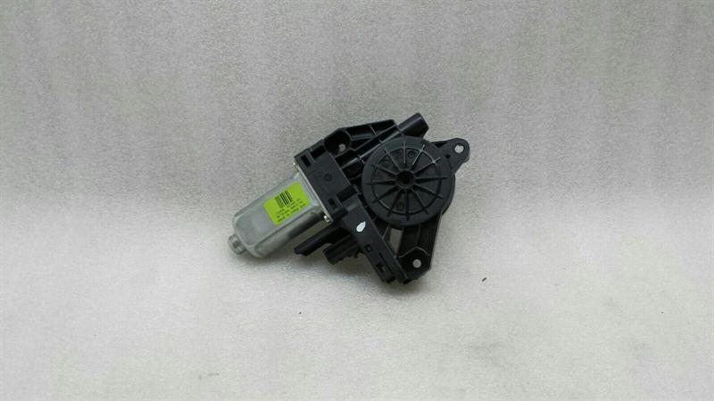 Jeep Cherokee (KL) Jeep Cherokee RLH window motor 68079285AB window motor rear left 2013 Body type: SUV
Fuel: Petrol