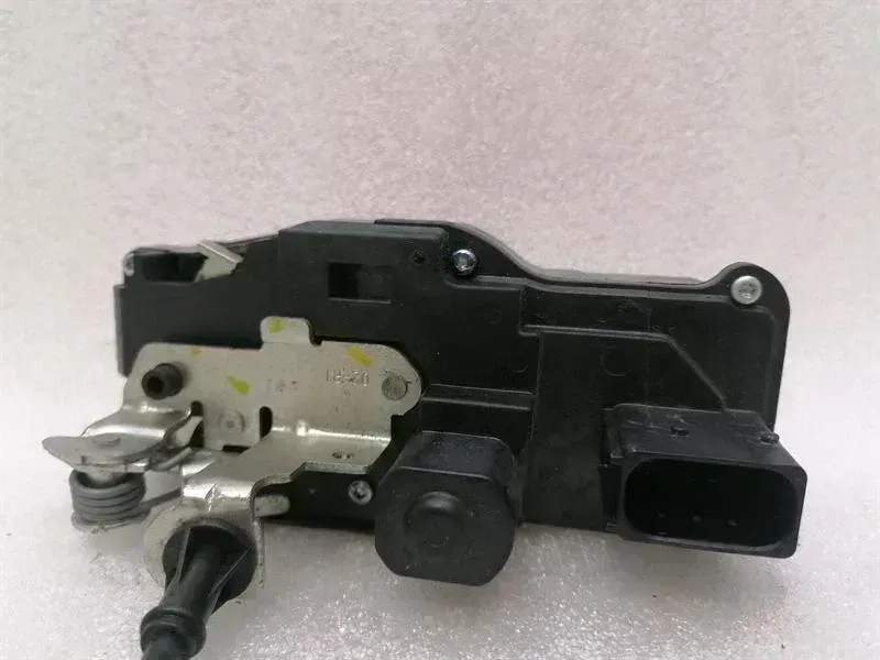 Tesla Model S Tesla Model S 70 FRH Door Lock 6008912-00-C Door Lock Front Right Body type: Saloon
Fuel: ELECTRIC