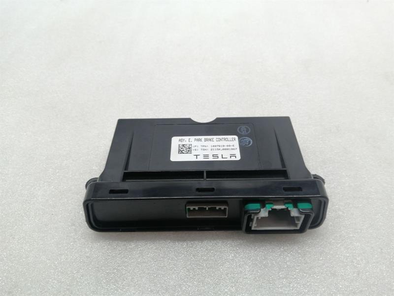 Tesla Model S Tesla Model S 70 Park Brake Control Module 1007618-00-E Parking Brake Control Unit Body type: Saloon
Fuel: ELECTRIC