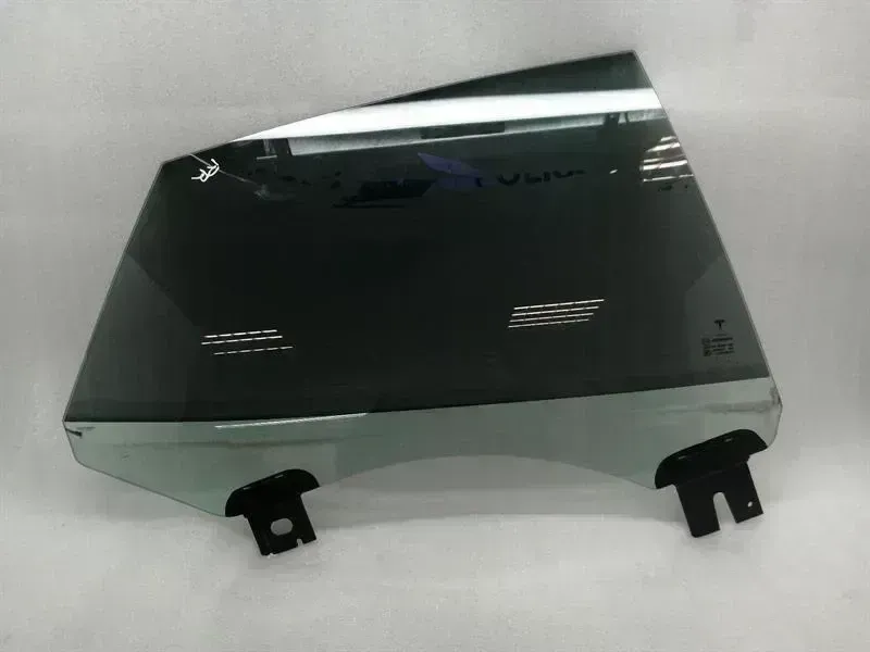 Tesla Model S Tesla Model S 70 right rear door glass 6006571-00-D door window rear right Body type: Saloon
Fuel: ELECTRIC