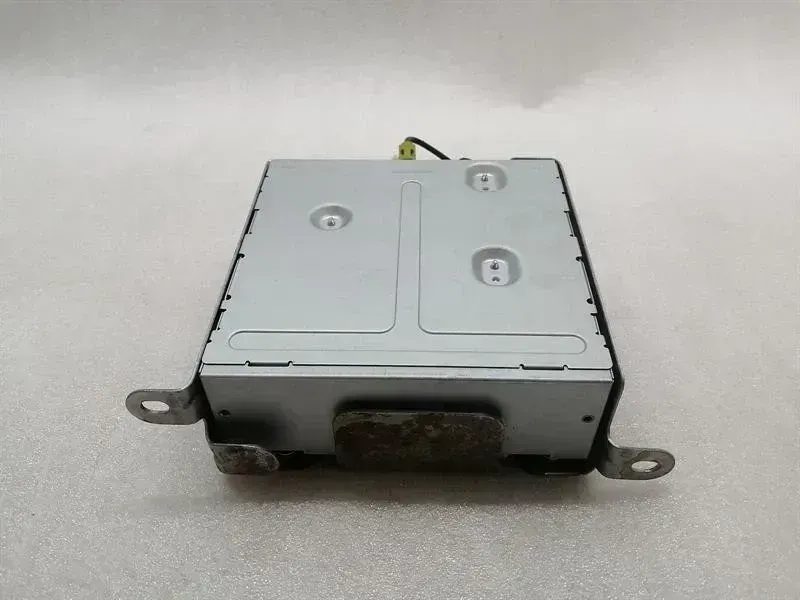 Tesla Model S Tesla Model S 70 Car Audio Head Unit1004787-02-D Audio System Controller Body type: Saloon
Fuel: ELECTRIC