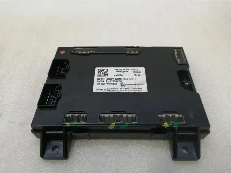 Tesla Model S Electronic module Tesla Model S 70 Body Control Module 1010907-00...