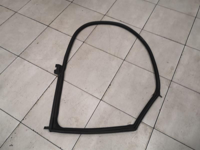 Tesla Model S Door Seal Tesla Model S 70 Rear Right Door Seal 6009586-0...