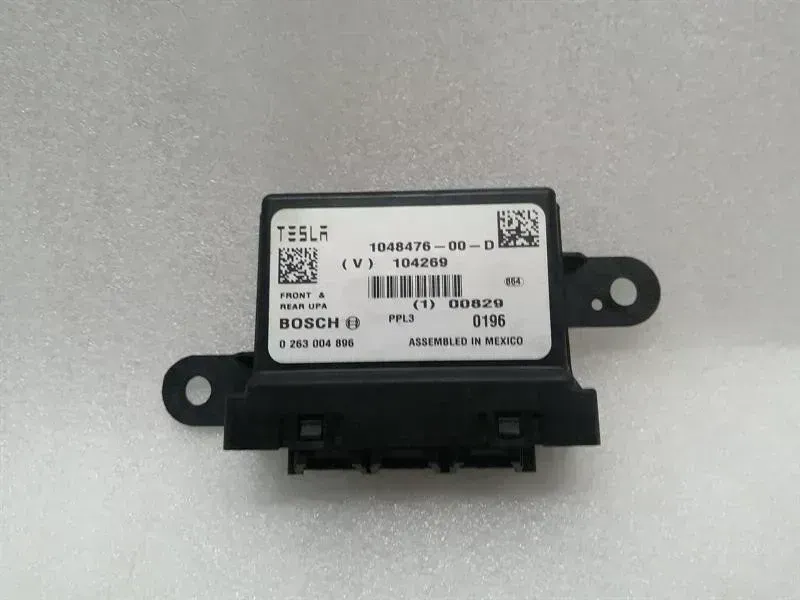 Tesla Model S Tesla Model S 70 Parking Distance Control Module 1048476-00-D PDC Control Unit Body type: Saloon
Fuel: ELECTRIC