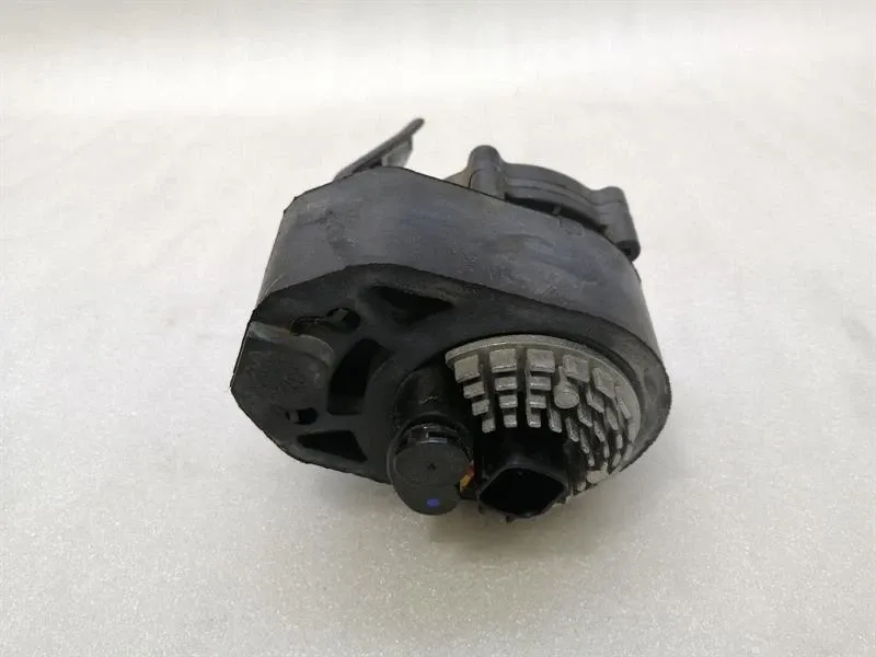 Tesla Model S 70 Additional Cooling Pump 6007373-00-E Coolant Pump Pump