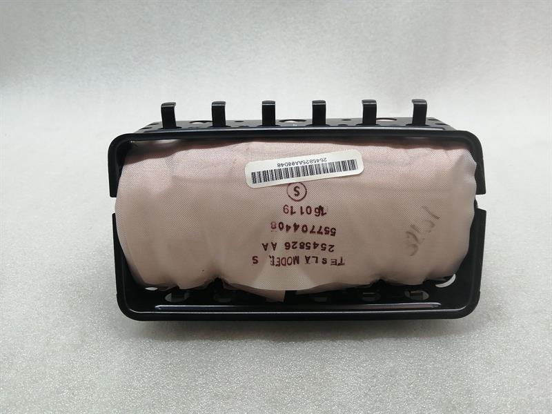 Tesla Model S Tesla Model S 70 Dashboard Module 1463363-99-A Module Body type: Saloon
Fuel: ELECTRIC