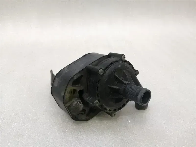 Tesla Model S Lisä- jäähdytyspumppu (turbo) Tesla Model S 70 Additional Cooling Pump 600804...