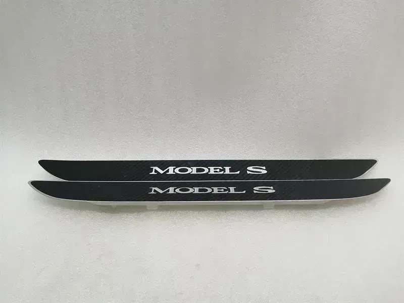 Tesla Model S Tesla Model S 70 Door Sill Set 1030392-00-D Door Sill Set Body type: Saloon
Fuel: ELECTRIC