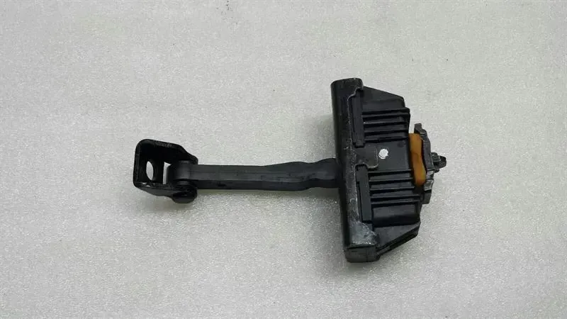 BMW 1 (E81 / E82 / E87 / E88) BMW 1 Series E81 Door Check Brake Stop 7164623 Door Brake Body type: Unknown
Fuel: Diesel