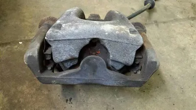 BMW 1. sērijas E81 E90 E82 suports priekšējais labais 34116776528 bremžu suports FRH