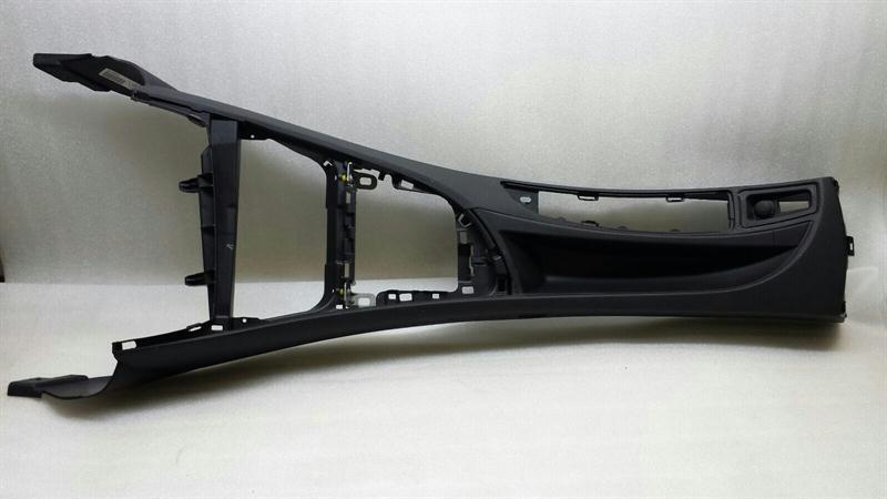 BMW 1 (E81 / E82 / E87 / E88) BMW 1 Series E81 RHD Console 7124626 Right Hand Drive Body type: Unknown
Fuel: Diesel