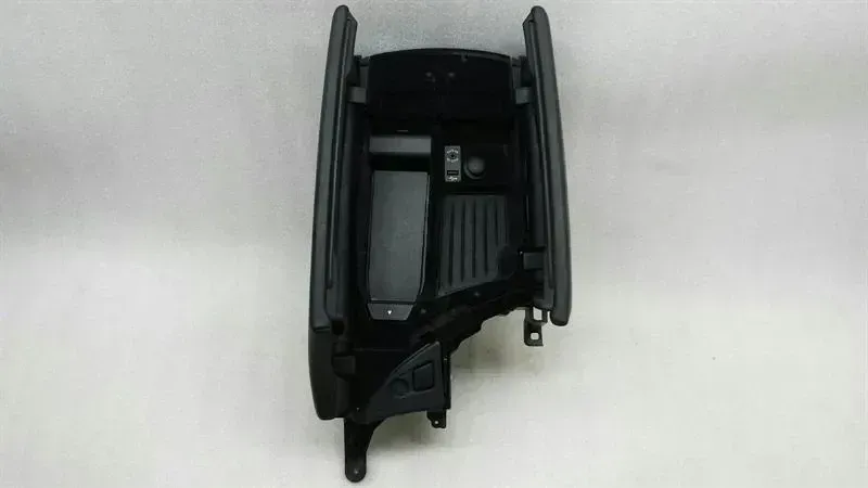 BMW 5 / i5 (G60 / G61) 2023-... BMW 5 Series F10 M5 RHD armrest 51168050269 right handlebar