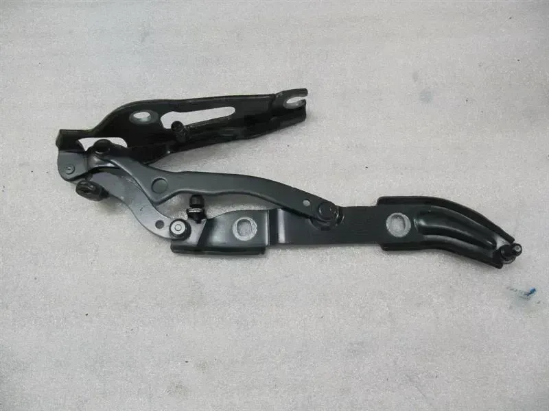 BMW 3 (E90 / E91 / E92 / E93) BMW 3 Series E92 E90 Boot Hinge Right 41627210676 7060628 Tailgate Hinge Right Body type: Coupe
Fuel: Diesel