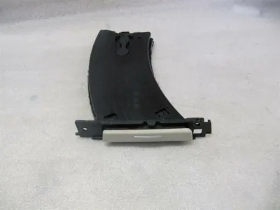 BMW 3. sērijas E92 LCI RHD krūzes turētājs 51456957246 labā stūre