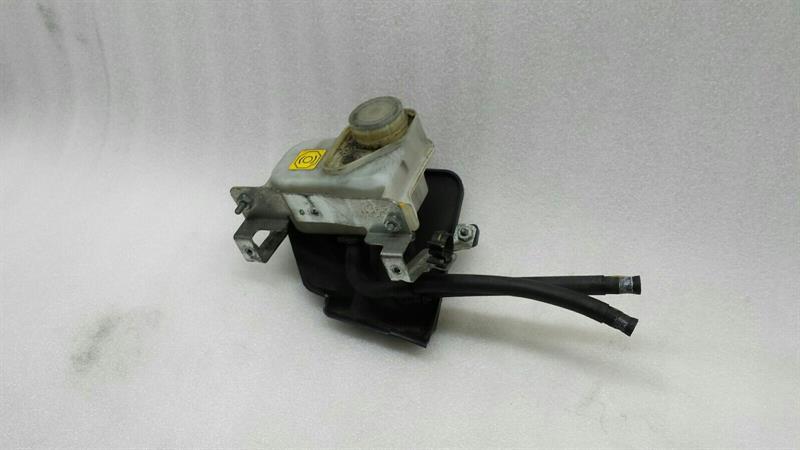 Maserati GranTurismo / GranCabrio Maserati Granturismo S brake fluid reservoir brake master cylinder reservoir Body type: Coupe
Fuel: Petrol