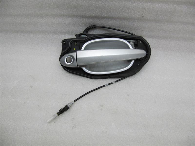 BMW 6 (E63 / E64) BMW 6 Series E63 E64 7008888 RHD Right Door Handle Right Handlebar Body type: Coupe
Fuel: Petrol