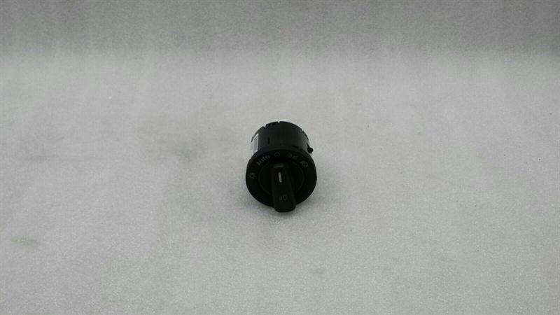 Chrysler 300C Chrysler 300C headlight switch 56046258AB light switch Body type: Saloon
Fuel: Petrol