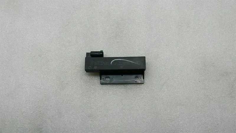 Chrysler 300C Keyless Go Antenna 68067753AA Keyless Go Antenna