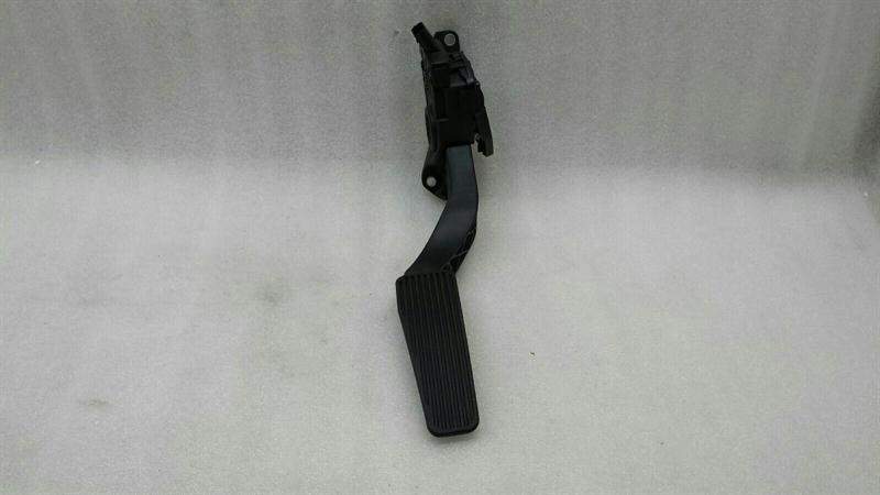 Chrysler 300C CHRYSLER 300C Gas Pedal (Electrical) 04861714AE Accelerator Pedal SRT8 6.4 HEMI Body type: Saloon
Fuel: Petrol