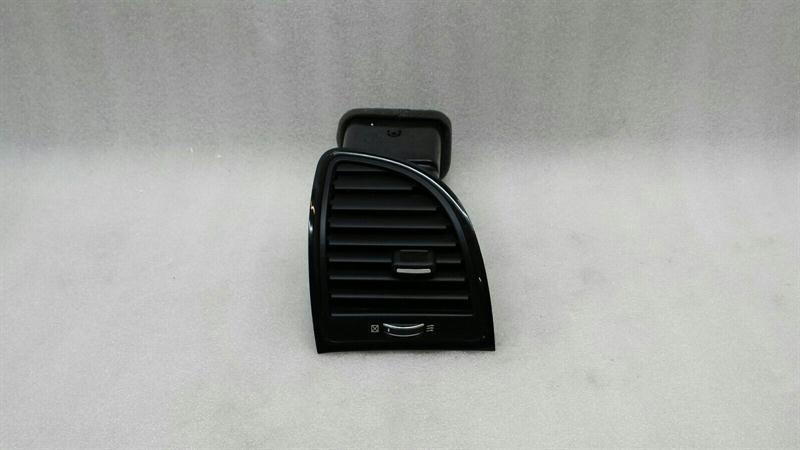 Chrysler 300C Chrysler 300C Air Vent Left L0203167DX8AF Vent Vent Grille Left SRT8 Body type: Saloon
Fuel: Petrol