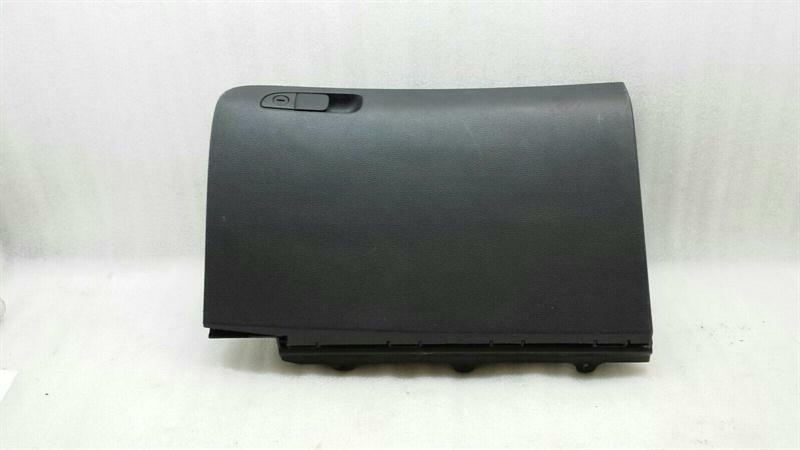 Chrysler 300C 2012 Chrysler 300C Glovebox 1TM95DX9AI Glove Box SRT8 Body type: Saloon
Fuel: Petrol