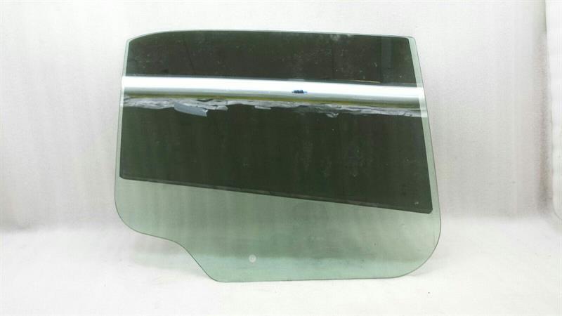 Chrysler 300C Chrysler 300C right rear door glass 55113490AC door window rear right 11-16 Body type: Saloon
Fuel: Petrol
