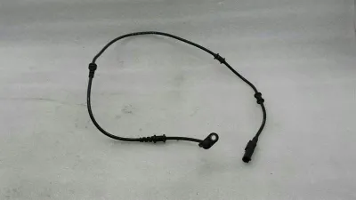 Mercedes A klase W176 W246 W117 priekšējais A.B.S sensors A2465402510 ABS sensors priekšā