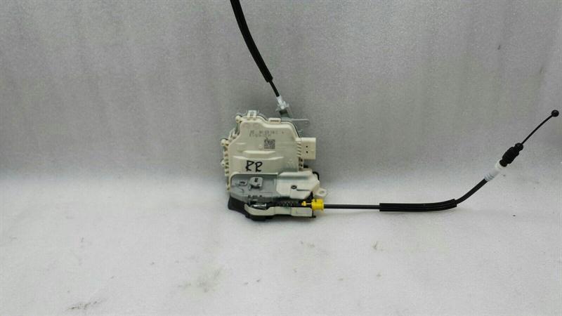 Audi A4 (B8) Audi A4 8K door lock 8K0839016C door lock Body type: Estate
Fuel: Diesel