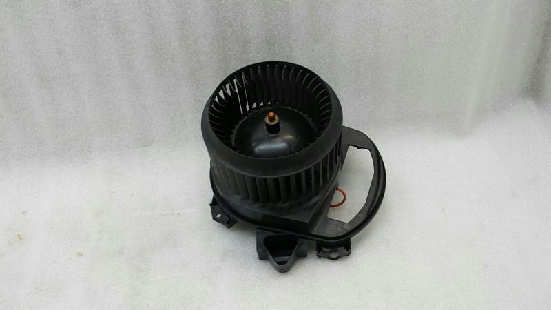 Mercedes-Benz CLA (C117) Mercedes CLA W117 Heater Blower A2469061601 Engine Heater Blower Body type: Saloon
Fuel: Petrol