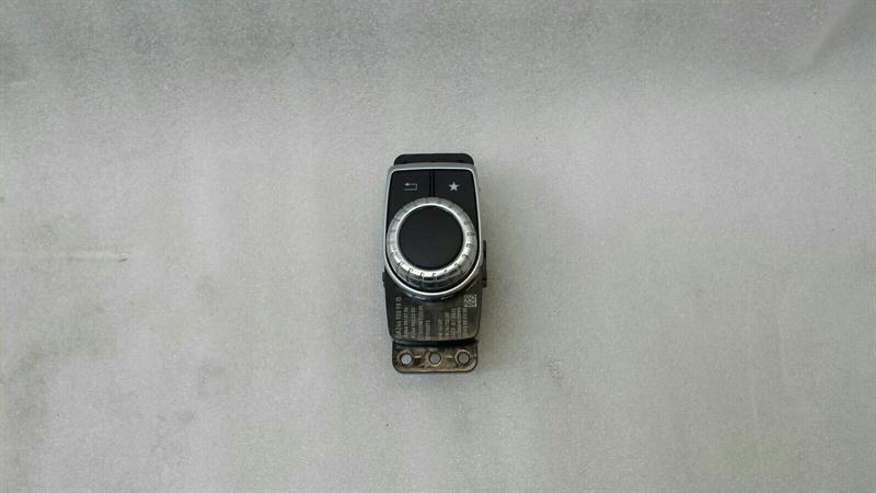 Mercedes-Benz CLA (C117) Mercedes CLA W117 Comand Controller A2469009815 Switch Block Switch Body type: Saloon
Fuel: Petrol