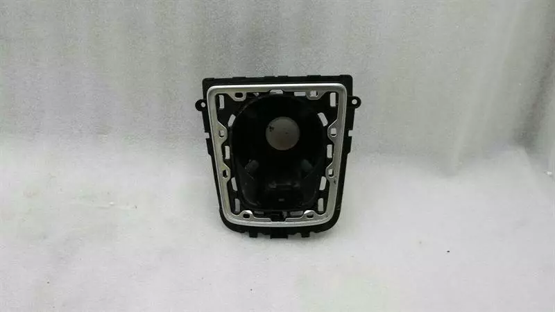 Mercedes-Benz CLA (C117) Mercedes CLA W117 cup holder A1178101400 drink holder holder Body type: Saloon
Fuel: Petrol