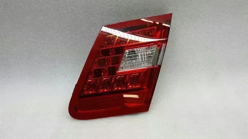 Mercedes-Benz C (W204) Right Rear Light Mercedes E Class W212 Right Rear Light A2128200...